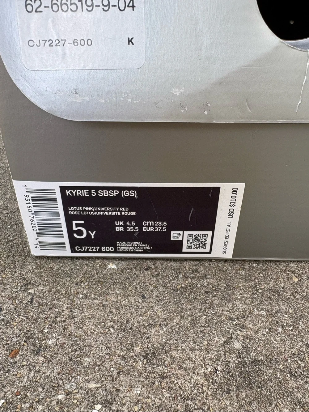 Nike Kyrie 5 x SpongeBob SquarePants GS Size 5Y Basketball Shoes Deadstock